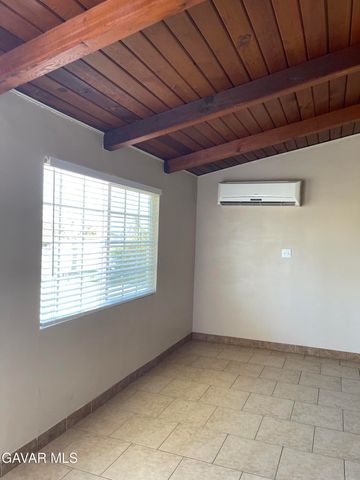 1110 W Avenue P14 Drive, Palmdale, CA 93551