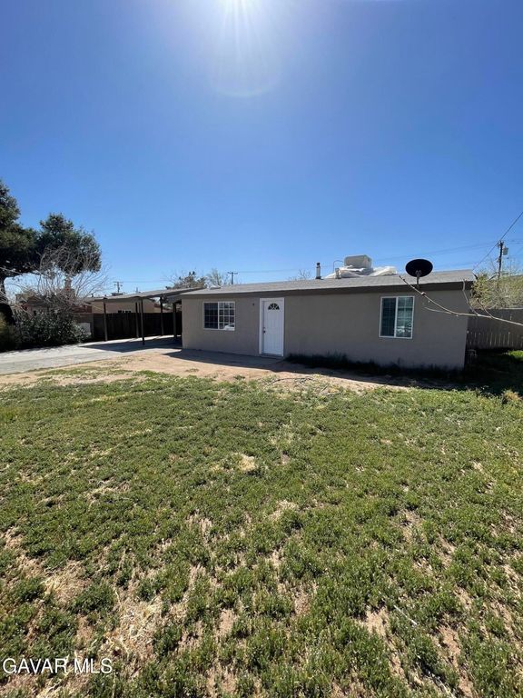 1110 W Avenue P14 Drive, Palmdale, CA 93551