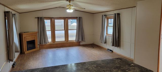 211 4th Avenue SE, Baudette, MN 56623