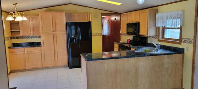 211 4th Avenue SE, Baudette, MN 56623