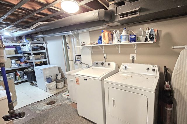 122 Gepke Parkway, Des Moines, IA 50320