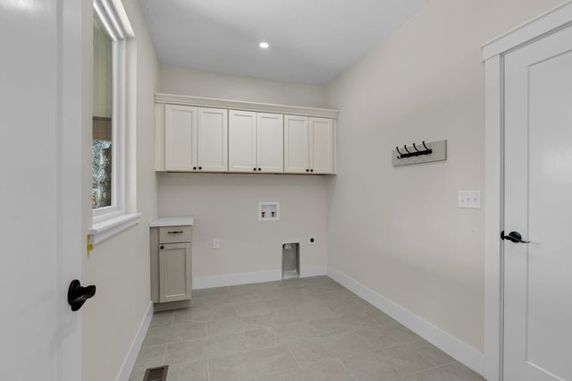 7215 E Ayesbury, Wichita, KS 67226