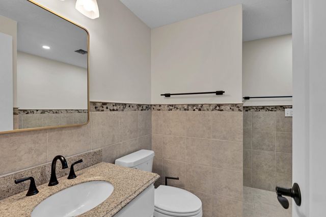 7215 E Ayesbury, Wichita, KS 67226