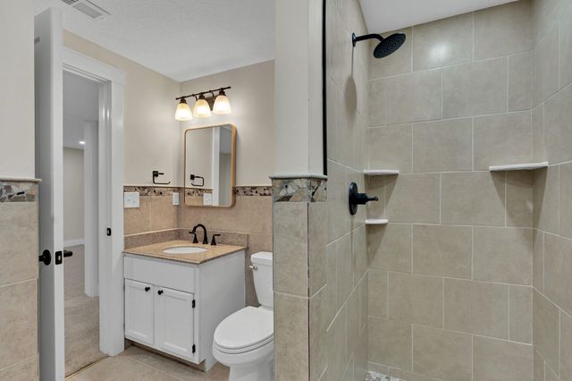 7215 E Ayesbury, Wichita, KS 67226