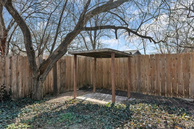 7215 E Ayesbury, Wichita, KS 67226