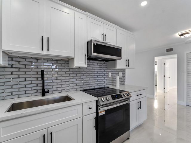 581 LINDLEY TERRACE, Port Charlotte, FL 33952