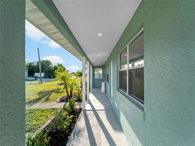 581 LINDLEY TERRACE, Port Charlotte, FL 33952