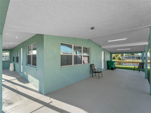 581 LINDLEY TERRACE, Port Charlotte, FL 33952