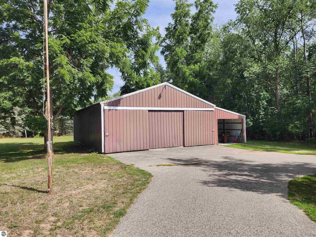 Image 11 of property listing at 3560 Pine Tree Drive, Weidman, MI 48893