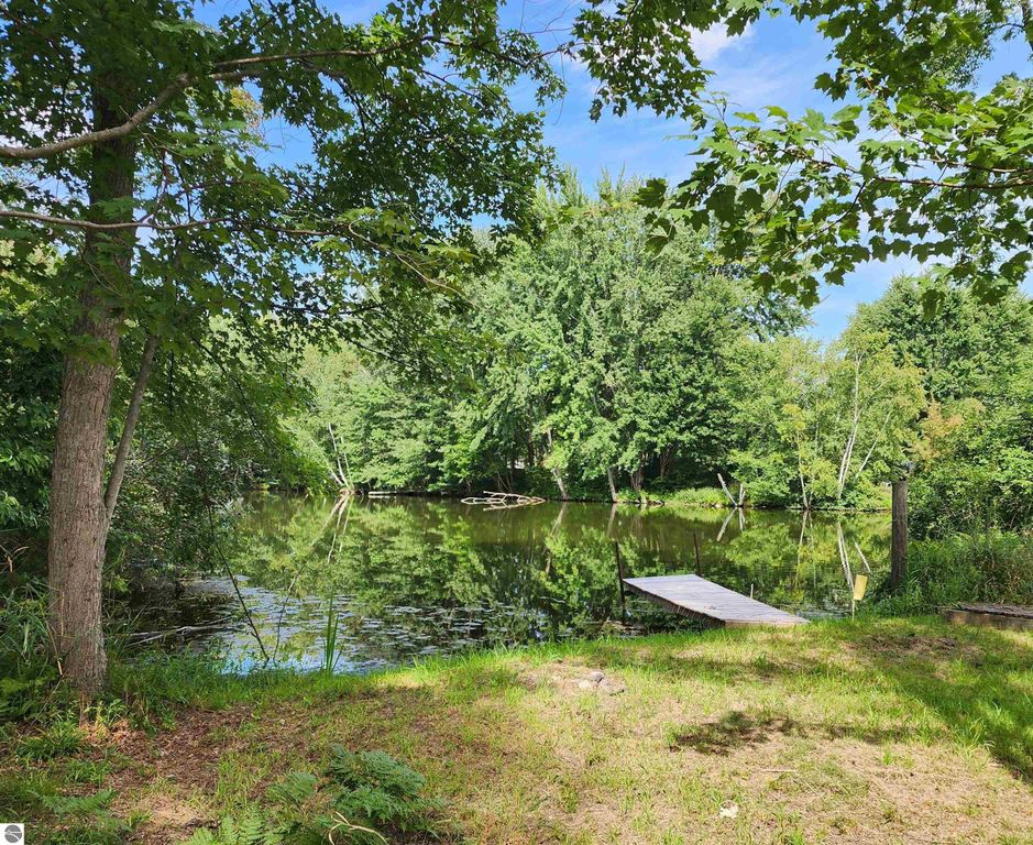 Image 7 of property listing at 3560 Pine Tree Drive, Weidman, MI 48893
