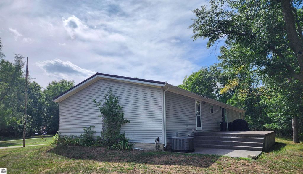 Image 9 of property listing at 3560 Pine Tree Drive, Weidman, MI 48893
