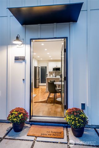 225 24th Avenue, Seattle, WA 98122