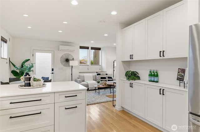 225 24th Avenue, Seattle, WA 98122