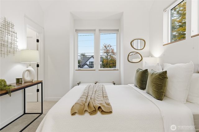 225 24th Avenue, Seattle, WA 98122