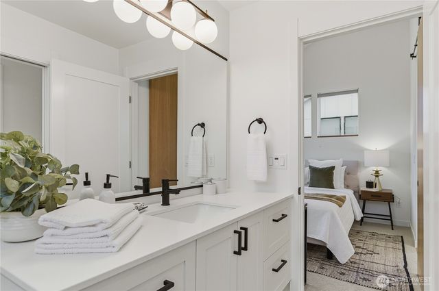 225 24th Avenue, Seattle, WA 98122