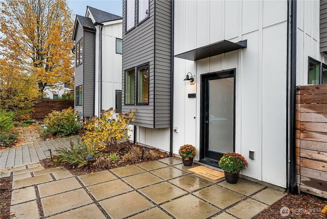 225 24th Avenue, Seattle, WA 98122