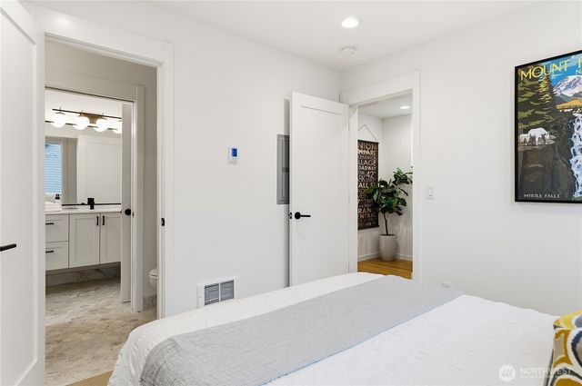 225 24th Avenue, Seattle, WA 98122