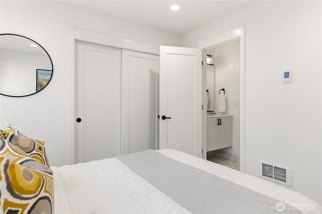 225 24th Avenue, Seattle, WA 98122