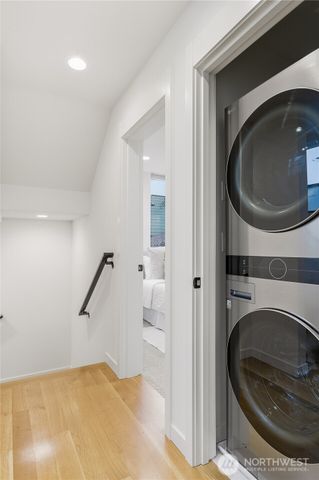 225 24th Avenue, Seattle, WA 98122