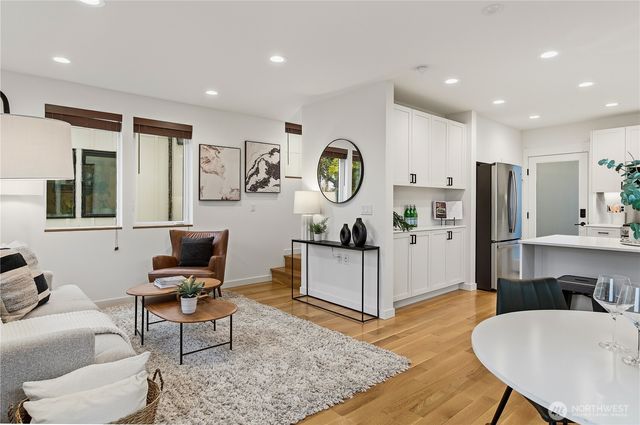 225 24th Avenue, Seattle, WA 98122