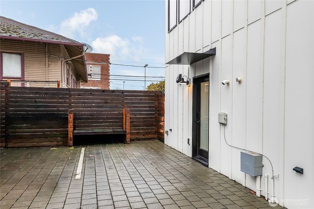 225 24th Avenue, Seattle, WA 98122