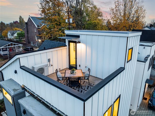 225 24th Avenue, Seattle, WA 98122