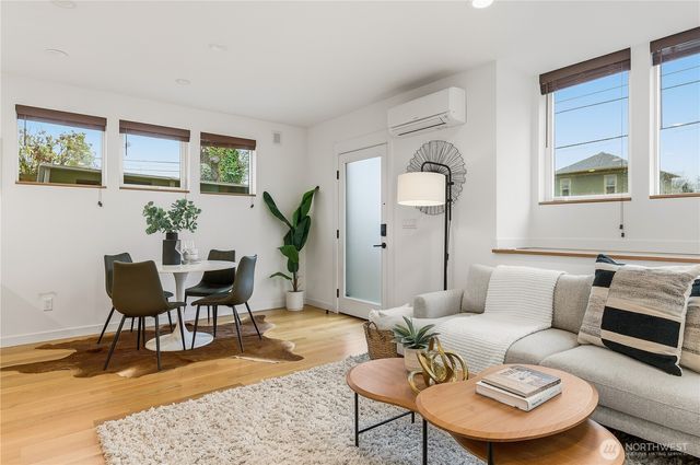 225 24th Avenue, Seattle, WA 98122