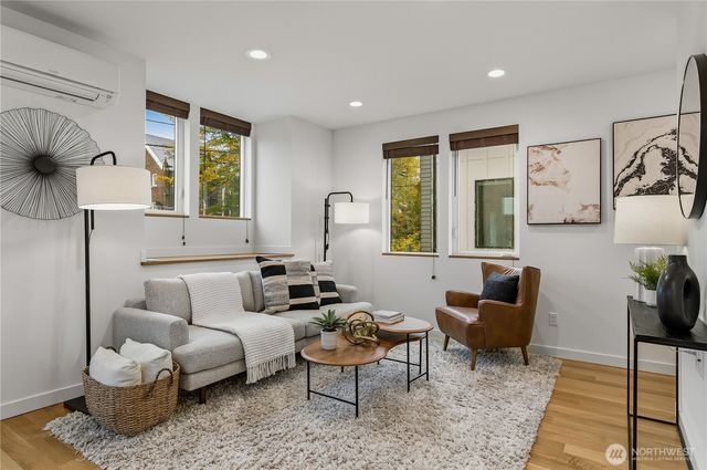 225 24th Avenue, Seattle, WA 98122