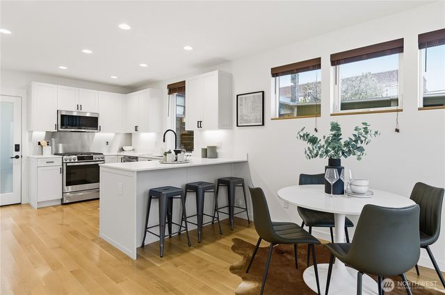 225 24th Avenue, Seattle, WA 98122