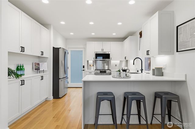 225 24th Avenue, Seattle, WA 98122