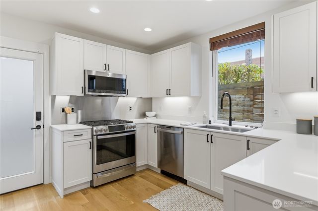 225 24th Avenue, Seattle, WA 98122