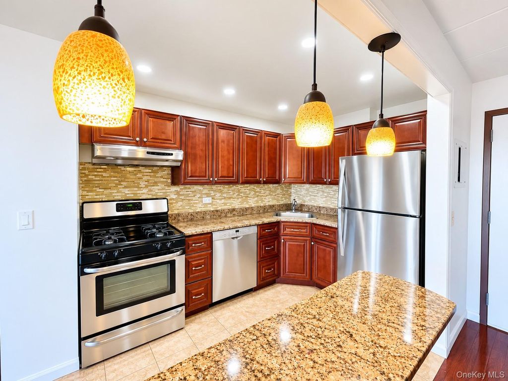 92-29 Queens Boulevard 9D&P47, Rego Park, NY 11374 — photo 3