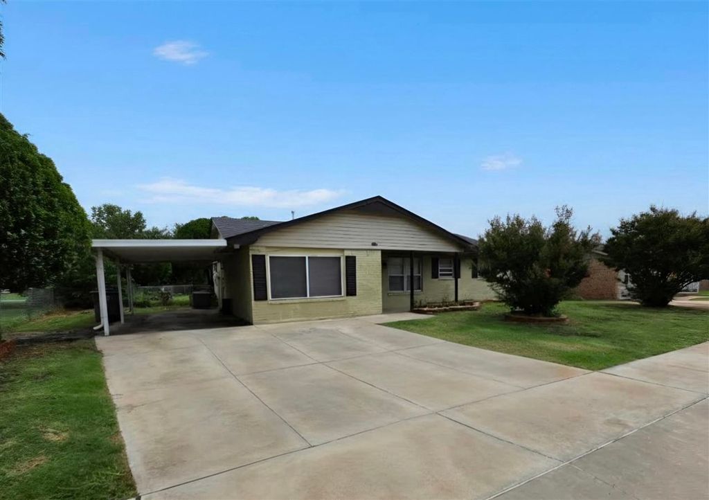 6907 SW Forest Ave, Lawton, OK 73505