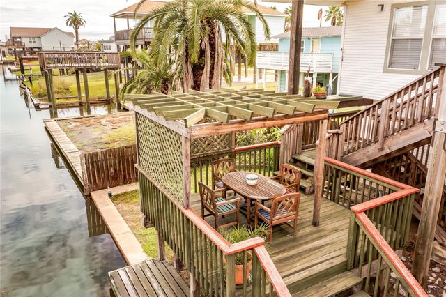 16530 Bermuda Way, Jamaica Beach, TX 77554