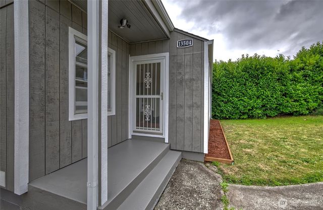 13504 35th Avenue S, Tukwila, WA 98168