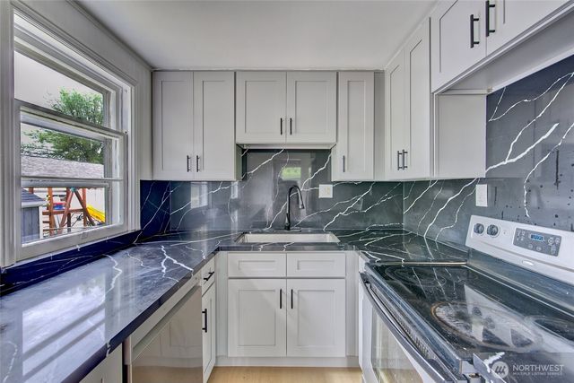 13504 35th Avenue S, Tukwila, WA 98168