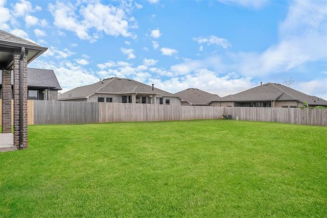 801 Caladium Drive, Yukon, OK 73099