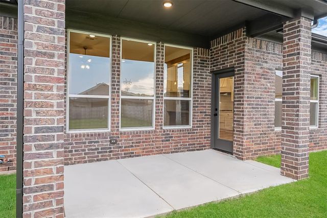 801 Caladium Drive, Yukon, OK 73099