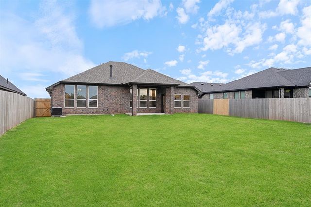 801 Caladium Drive, Yukon, OK 73099