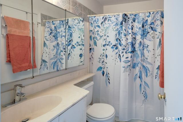 81 Deer Run 81, Bethel, CT 06801