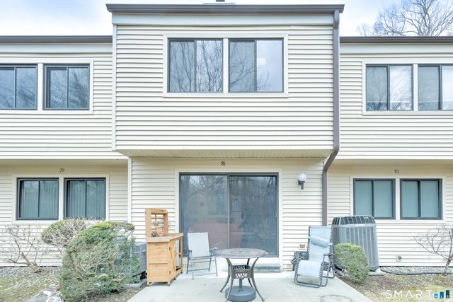 81 Deer Run 81, Bethel, CT 06801
