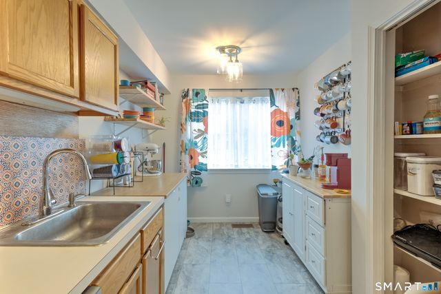 81 Deer Run 81, Bethel, CT 06801