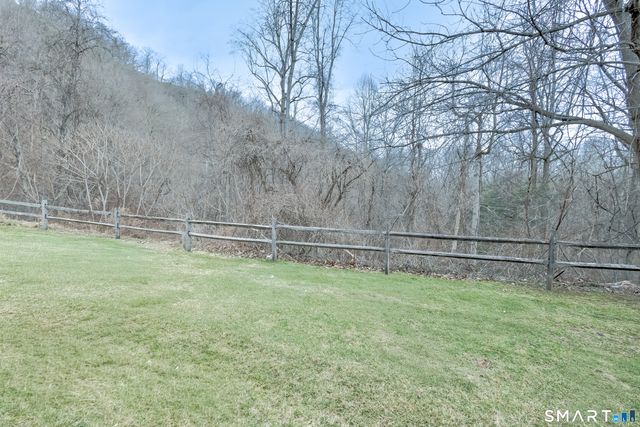 81 Deer Run 81, Bethel, CT 06801