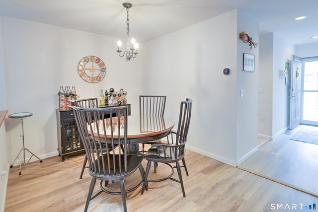 81 Deer Run 81, Bethel, CT 06801