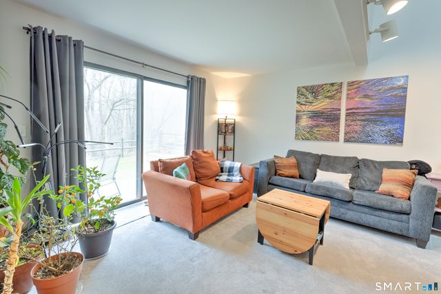 81 Deer Run 81, Bethel, CT 06801