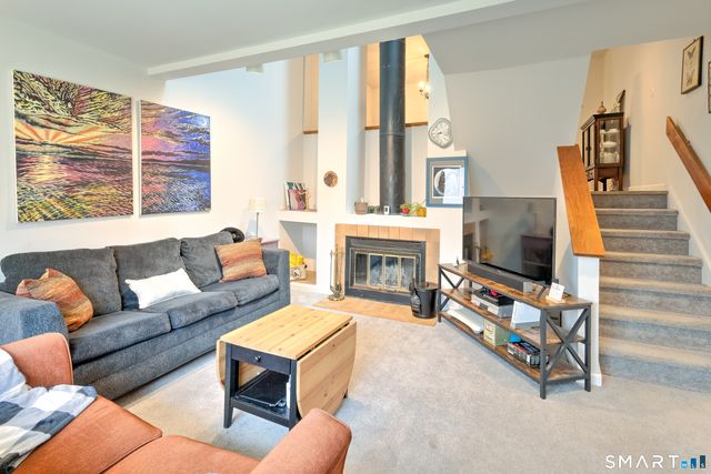81 Deer Run 81, Bethel, CT 06801