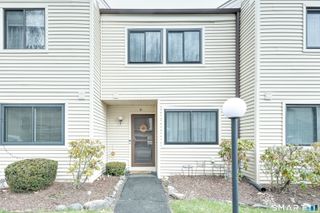 81 Deer Run 81, Bethel, CT 06801