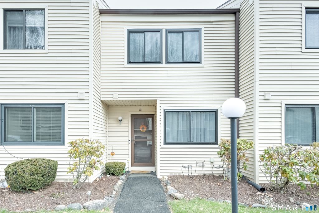 81 Deer Run 81, Bethel, CT 06801