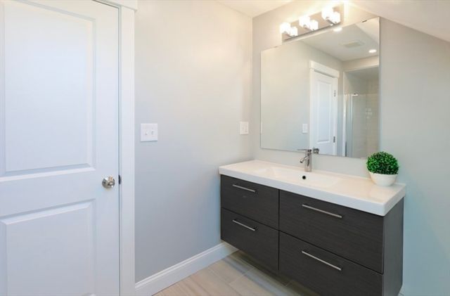 28 2nd St 2, Medford, MA 02155
