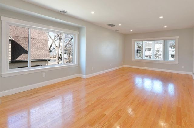 28 2nd St 2, Medford, MA 02155